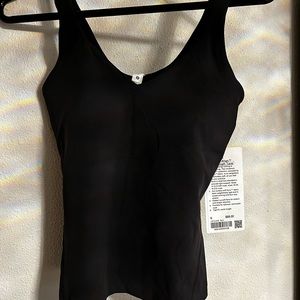 NWT LULULEMON SIZE 6